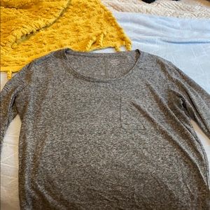 Gray long sleeve shirt